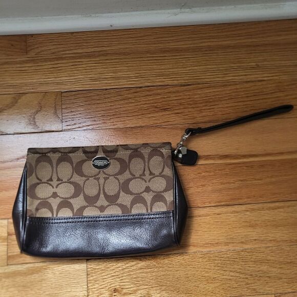 COACH Wristlet Signature Khaki With Brown Leather Trim Flaw - Picture 9 of 10